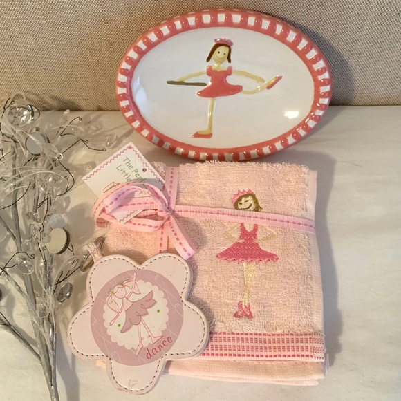 Ballet Bath Towel Soap Dish Set With Photo/ Mirror Keychain - Picture 10 of 16